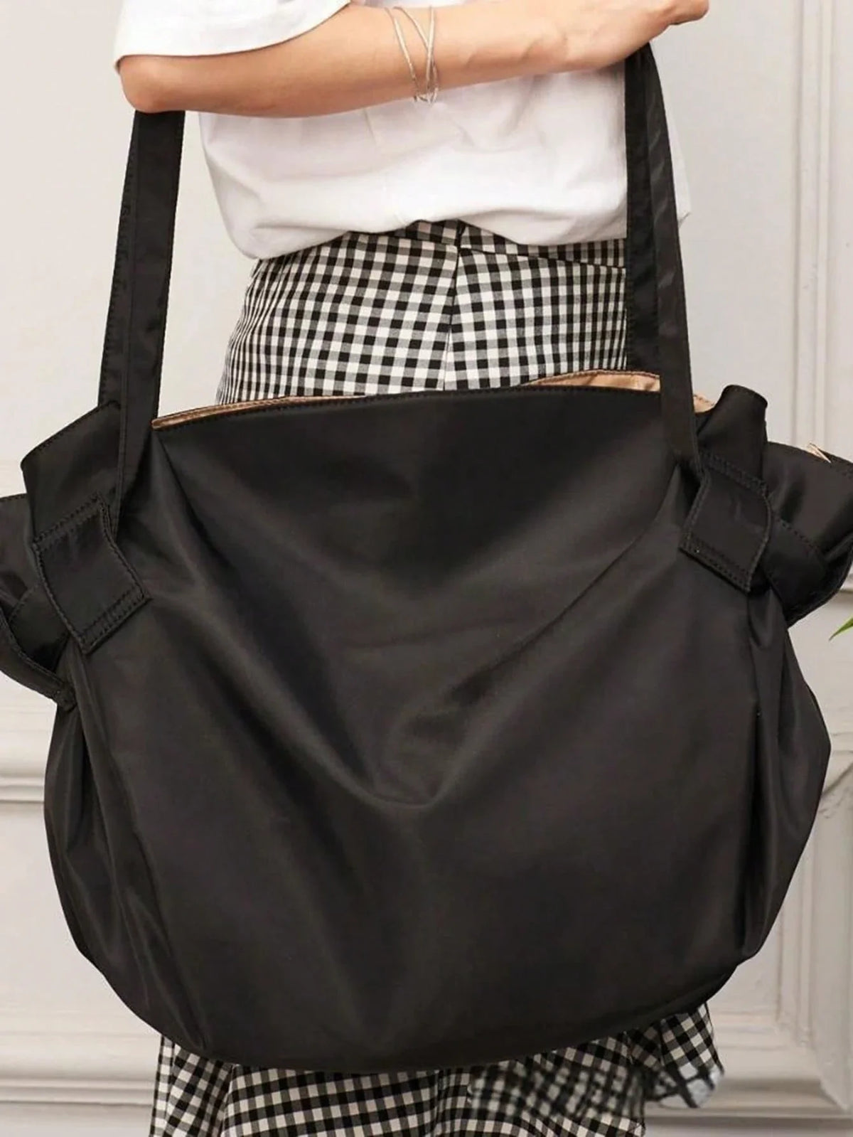 2-in-1 Convertible Tote Bag and Picnic Blanket, Water Resistant Oxford Fabric Reusable Pull-Strap Carryall